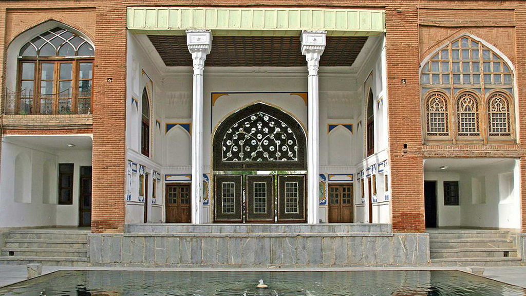 عمارة آصف أو دار الكُرد: أكبر متحفٍ للأنثروبولوجيا في إيران